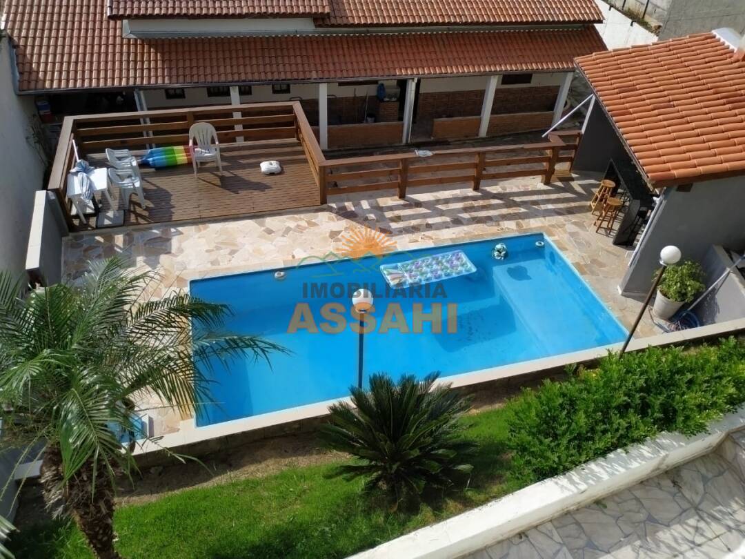 Casa à venda com 3 quartos, 600m² - Foto 1