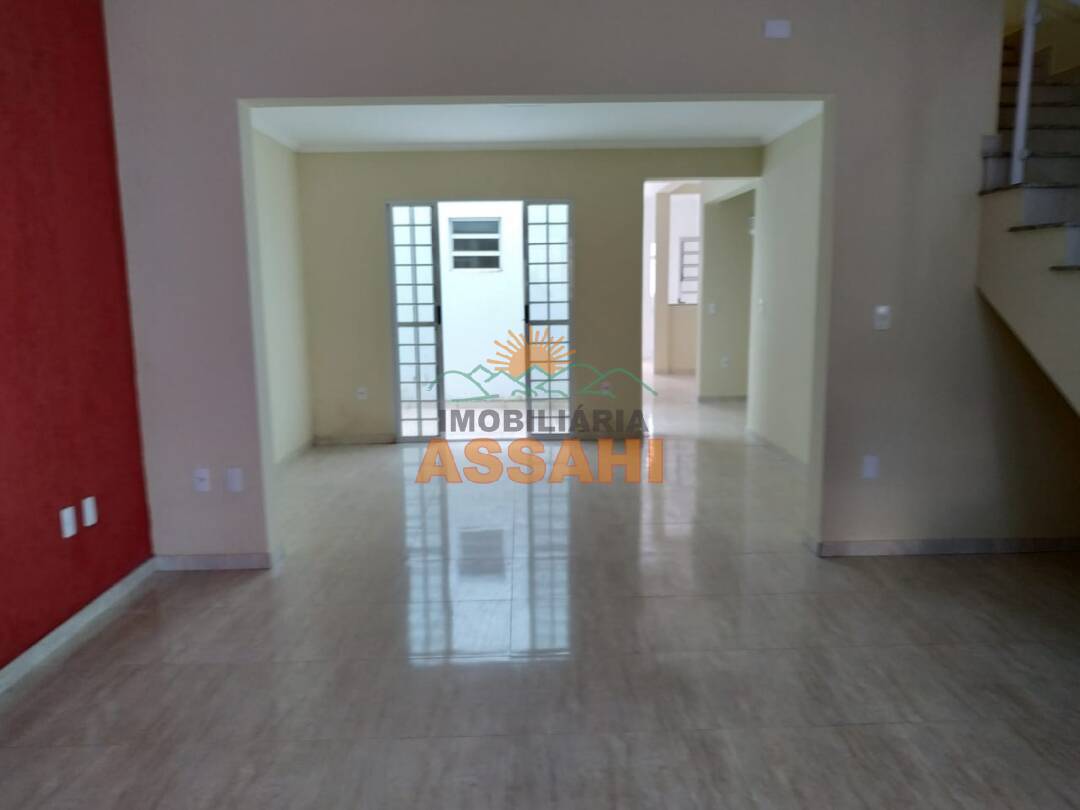 Casa à venda com 4 quartos, 250m² - Foto 2