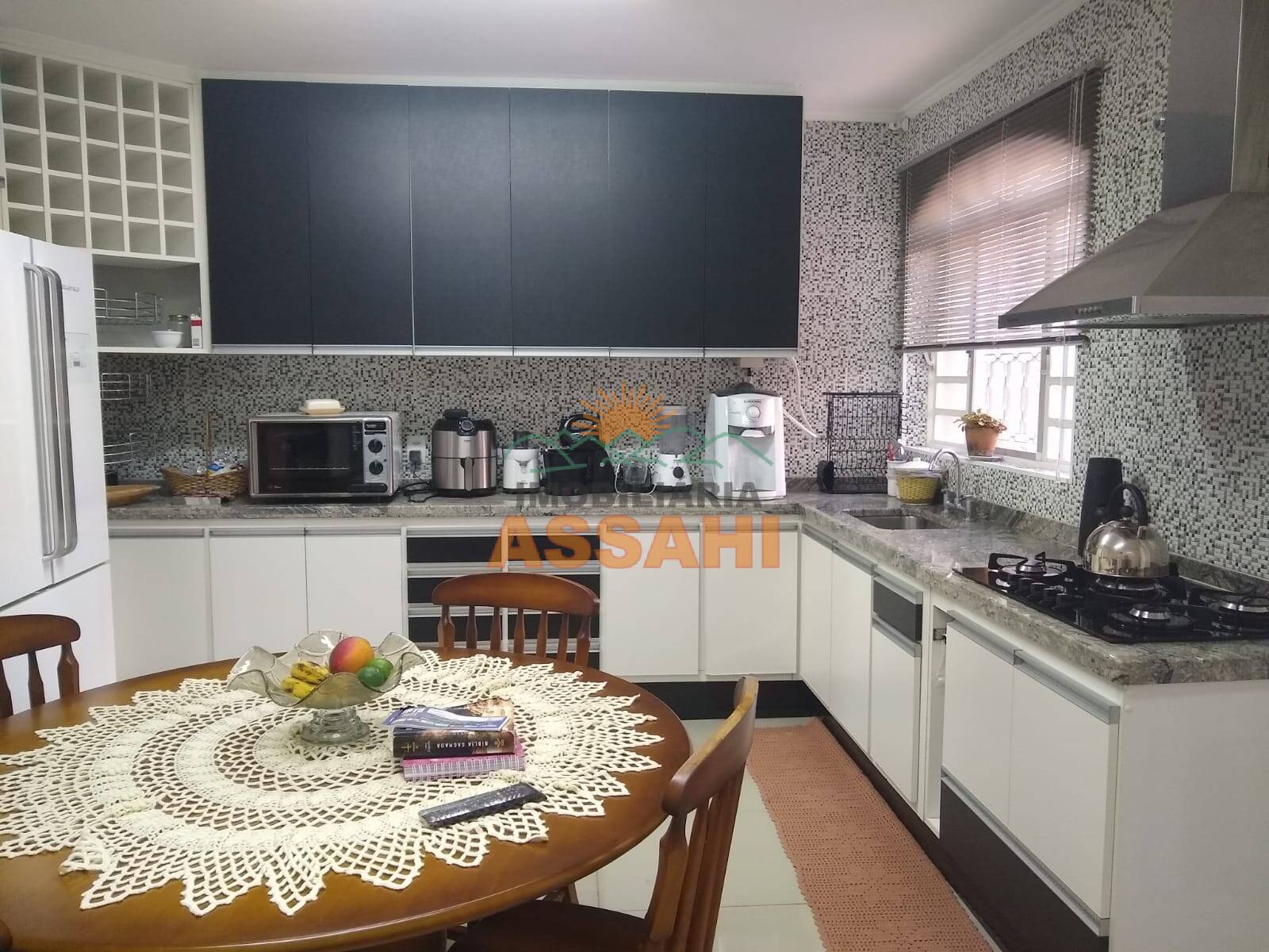 Casa à venda com 3 quartos, 250m² - Foto 2