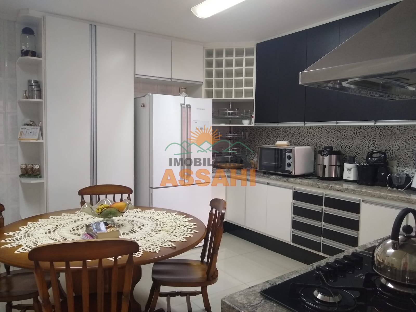 Casa à venda com 3 quartos, 250m² - Foto 1